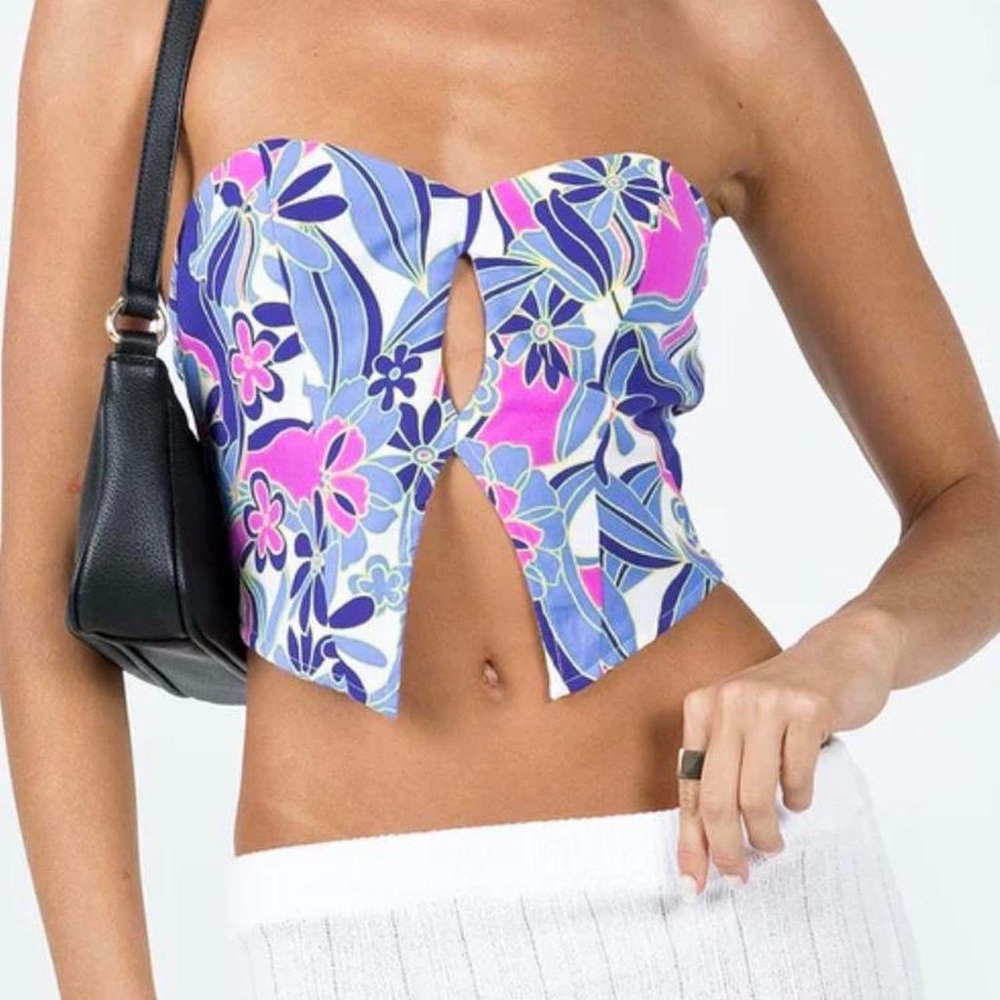 Princess polly colorful floral top. Never been worn size 2 (small)
New no tags